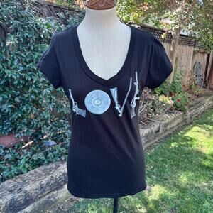 Love Guns V-neck T-shirt Short Sleeved Babydoll Tee Women's Large Runs Smaller